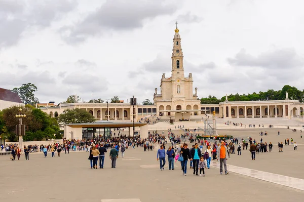 Fatima, Portekiz - Eki 16, 2016: Sanctuary of Fatima, Portekiz. Katolik hacılar ve turistler için önemli yerler
