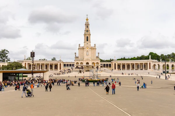 Fatima, Portekiz - Eki 16, 2016: Sanctuary of Fatima, Portekiz. Katolik hacılar ve turistler için önemli yerler