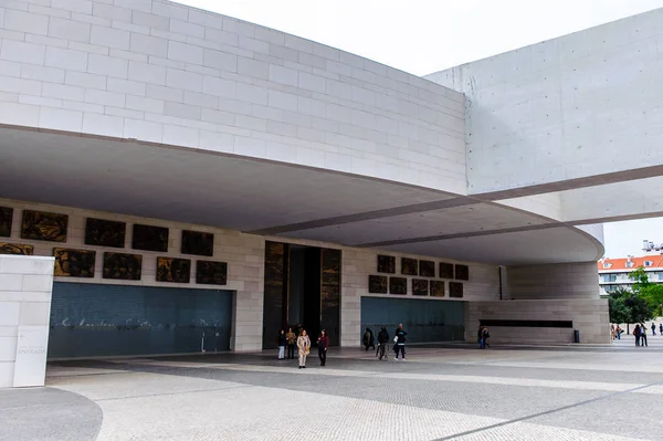 Fatima, Portekiz - 16 Ekim 2016: Turistik merkez, Fatima Tapınağı, Portekiz. Katolik hacılar ve turistler için önemli yerler