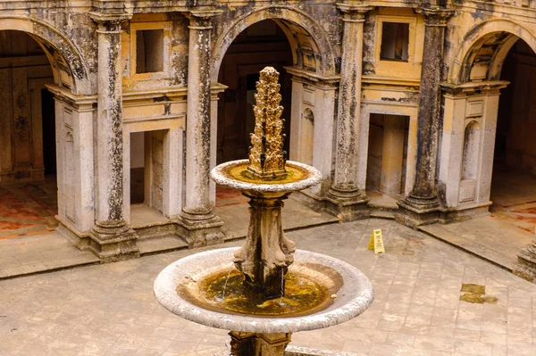 Tomar, Portekiz - 16 Ekim 2016: Tomar,Portekiz'deki Mesih Manastırı. Unesco Dünya Mirası