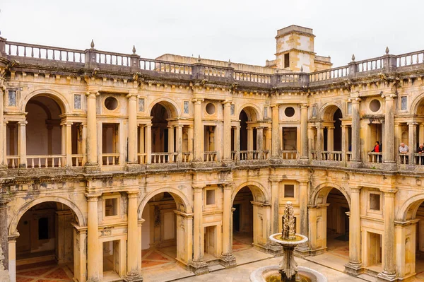 Tomar, Portekiz - 16 Ekim 2016: Tomar,Portekiz'deki Mesih Manastırı. Unesco Dünya Mirası