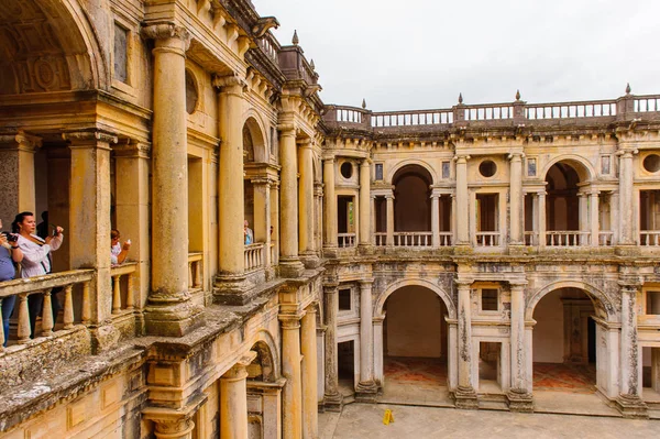 Tomar, Portekiz - 16 Ekim 2016: Tomar,Portekiz'deki Mesih Manastırı. Unesco Dünya Mirası