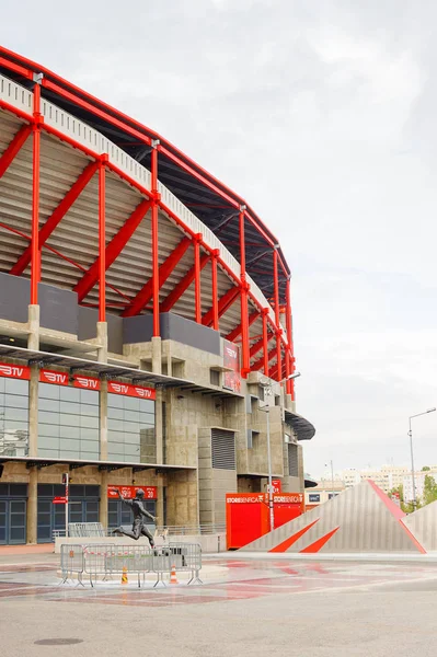 Lizbon, Portekiz - 17 Ekim 2016: Estadio da Luz'un dış cephesi (Stadium of Light), S.L. Benfica stadyumu. Euro 2004 için inşa edilmiştir.
