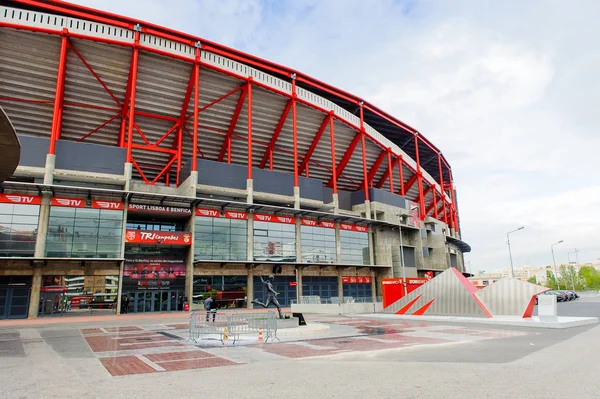 Lizbon, Portekiz - 17 Ekim 2016: Estadio da Luz'un dış cephesi (Stadium of Light), S.L. Benfica stadyumu. Euro 2004 için inşa edilmiştir.