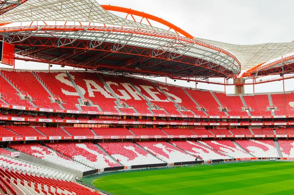 Lizbon, Portekiz - 17 Ekim 2016: Estadio da Luz'da Sagres logosu (Stadium of Light), S.L. Benfica stadyumu. Euro 2004 için inşa edilmiştir.