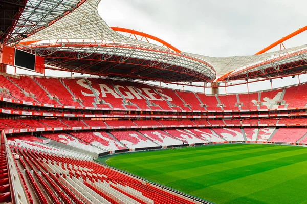Lizbon, Portekiz - 17 Ekim 2016: Estadio da Luz'da Sagres logosu (Stadium of Light), S.L. Benfica stadyumu. Euro 2004 için inşa edilmiştir.
