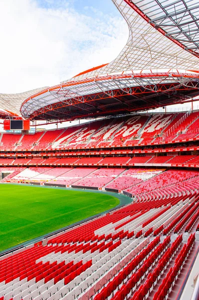 Lizbon, Portekiz - 17 Ekim 2016: Estadio da Luz Tribünleri (Stadium of Light), S.L. Benfica stadyumu. Euro 2004 için inşa edilmiştir.