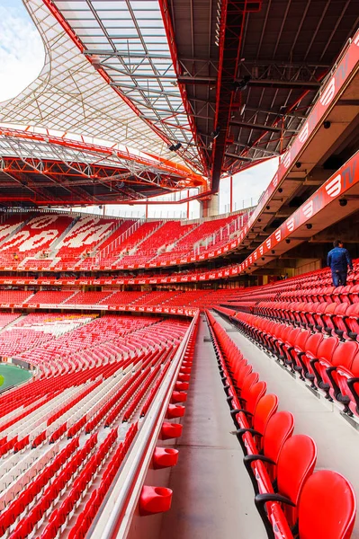 Lizbon, Portekiz - 17 Ekim 2016: Estadio da Luz Tribünleri (Stadium of Light), S.L. Benfica stadyumu. Euro 2004 için inşa edilmiştir.