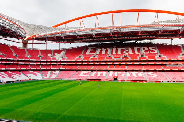 Lizbon, Portekiz - 17 Ekim 2016: Estadio da Luz Tribünleri (Stadium of Light), S.L. Benfica stadyumu. Euro 2004 için inşa edilmiştir.