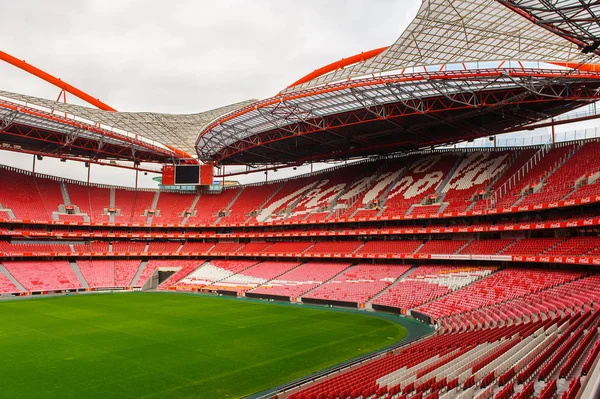 Lizbon, Portekiz - 17 Ekim 2016: Estadio da Luz Panoraması (Stadium of Light), S.L. Benfica stadyumu. Euro 2004 için inşa edilmiştir.