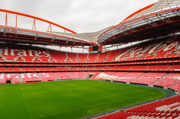 Lizbon, Portekiz - 17 Ekim 2016: Estadio da Luz Panoraması (Stadium of Light), S.L. Benfica stadyumu. Euro 2004 için inşa edilmiştir.