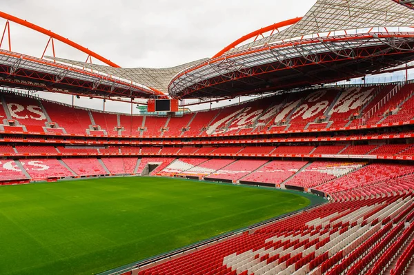Lizbon, Portekiz - 17 Ekim 2016: Estadio da Luz Panoraması (Stadium of Light), S.L. Benfica stadyumu. Euro 2004 için inşa edilmiştir.