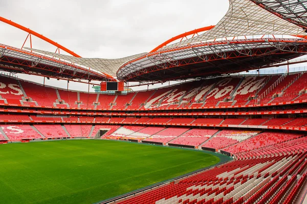 Lizbon, Portekiz - 17 Ekim 2016: Estadio da Luz Panoraması (Stadium of Light), S.L. Benfica stadyumu. Euro 2004 için inşa edilmiştir.