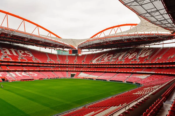 Lizbon, Portekiz - 17 Ekim 2016: Estadio da Luz Panoraması (Stadium of Light), S.L. Benfica stadyumu. Euro 2004 için inşa edilmiştir.