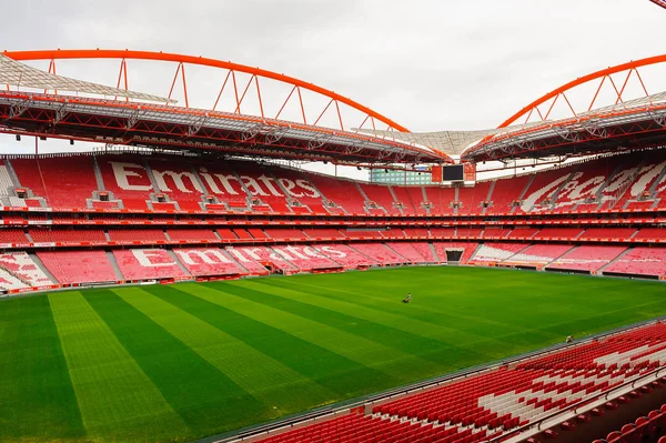 Lizbon, Portekiz - 17 Ekim 2016: Estadio da Luz (Stadium of Light), S.L. Benfica stadyumu. Euro 2004 için inşa edilmiştir.