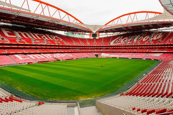 Lizbon, Portekiz - 17 Ekim 2016: Estadio da Luz Panoraması (Stadium of Light), S.L. Benfica stadyumu. Euro 2004 için inşa edilmiştir.
