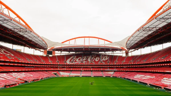 リスボン ポルトガル 10月 2016 エスタディオ 光のスタジアム ベンフィカのホームスタジアムでコカコーラのロゴのパノラマ ユーロ2004のために建てられました — ストック写真