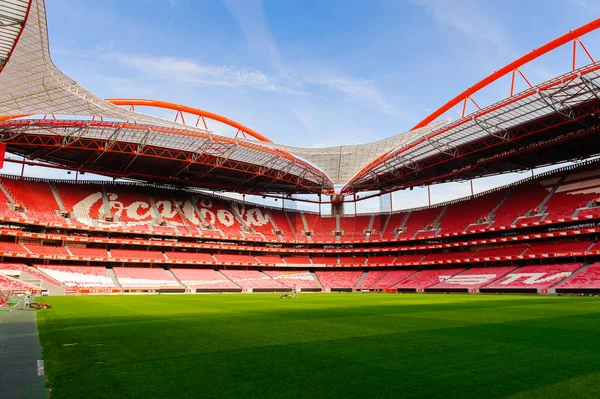 Lizbon, Portekiz - 17 Ekim 2016: Estadio da Luz (Stadium of Light), S.L. Benfica stadyumu. Euro 2004 için inşa edilmiştir.