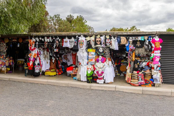 テオティワカン メキシコ 10月 2016 観光客の間で人気のあるオリジナルの伝統的なメキシコのお土産や衣類と市場の場所 — ストック写真