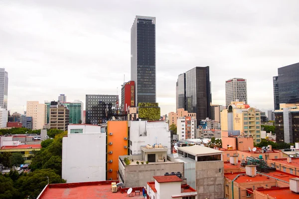 Mexico City, Mex - Eki 27, 2016: Mexico City Bölgesi Rosa Mimarisi (Pembe Bölge), Df, Zona Rosa alışveriş, gece hayatı, gay topluluğu ile ünlü bir mahalle