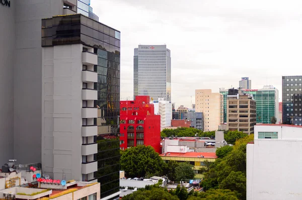 Mexico City, Mex - Eki 27, 2016: Mexico City Bölgesi Rosa Mimarisi (Pembe Bölge), Df, Zona Rosa alışveriş, gece hayatı, gay topluluğu ile ünlü bir mahalle