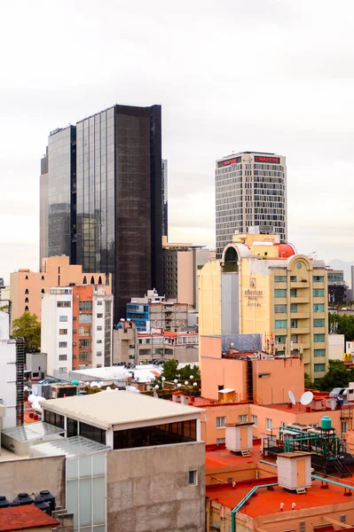 Mexico City, Mex - Eki 27, 2016: Mexico City Bölgesi Rosa Mimarisi (Pembe Bölge), Df, Zona Rosa alışveriş, gece hayatı, gay topluluğu ile ünlü bir mahalle