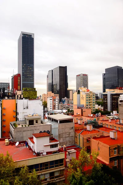 Mexico City, Mex - Eki 27, 2016: Mexico City Bölgesi Rosa Mimarisi (Pembe Bölge), Df, Zona Rosa alışveriş, gece hayatı, gay topluluğu ile ünlü bir mahalle