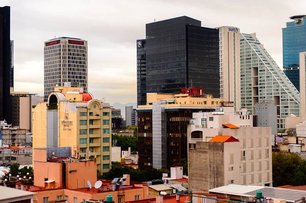 Mexico City, Mex - Eki 27, 2016: Mexico City Bölgesi Rosa Mimarisi (Pembe Bölge), Df, Zona Rosa alışveriş, gece hayatı, gay topluluğu ile ünlü bir mahalle