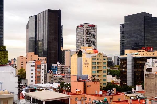Mexico City, Mex - Eki 27, 2016: Mexico City Bölgesi Rosa Mimarisi (Pembe Bölge), Df, Zona Rosa alışveriş, gece hayatı, gay topluluğu ile ünlü bir mahalle