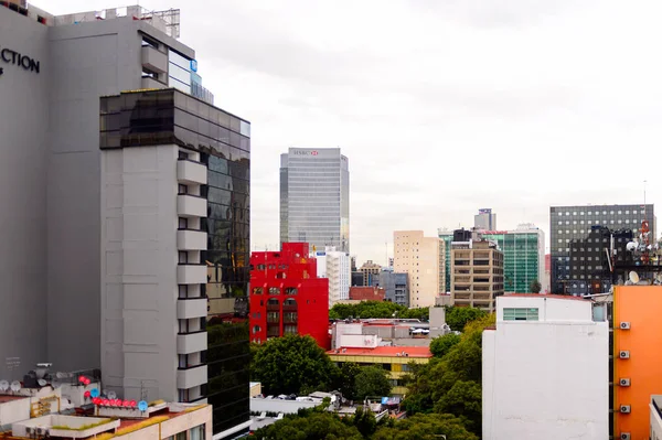 Mexico City, Mex - Eki 27, 2016: Mexico City Bölgesi Rosa Mimarisi (Pembe Bölge), Df, Zona Rosa alışveriş, gece hayatı, gay topluluğu ile ünlü bir mahalle