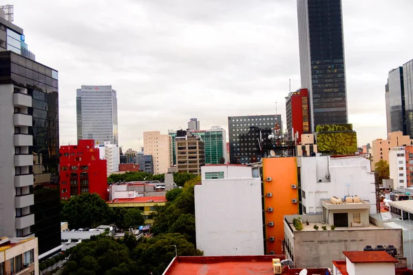 Mexico City, Mex - Eki 27, 2016: Mexico City Bölgesi Rosa Mimarisi (Pembe Bölge), Df, Zona Rosa alışveriş, gece hayatı, gay topluluğu ile ünlü bir mahalle