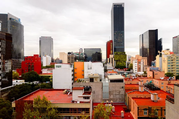 Mexico City, Mex - Eki 27, 2016: Mexico City Bölgesi Rosa Mimarisi (Pembe Bölge), Df, Zona Rosa alışveriş, gece hayatı, gay topluluğu ile ünlü bir mahalle
