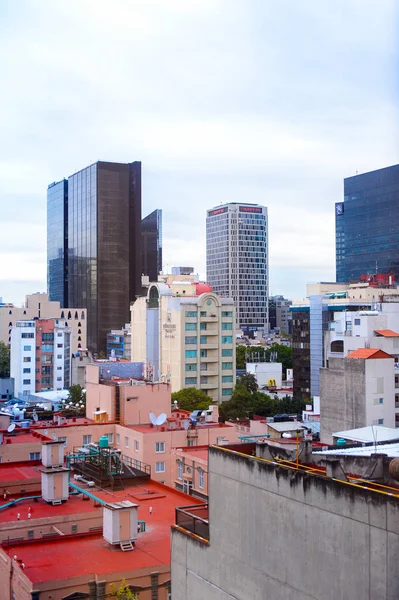 Mexico City, Mex - Eki 27, 2016: Mexico City Bölgesi Rosa Mimarisi (Pembe Bölge), Df, Zona Rosa alışveriş, gece hayatı, gay topluluğu ile ünlü bir mahalle