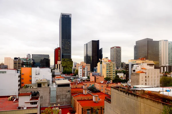 Mexico City, Mex - Eki 27, 2016: Mexico City Bölgesi Rosa Mimarisi (Pembe Bölge), Df, Zona Rosa alışveriş, gece hayatı, gay topluluğu ile ünlü bir mahalle