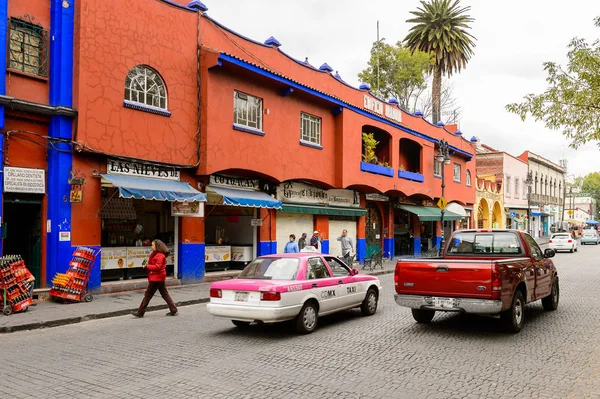 Coyoacan, Meksika - 28 Ekim 2016: Coyoacan Mimarisi, Meksika. Adı Nahuatl, Aztek langage geliyor ve büyük olasılıkla çakalların yer anlamına gelir,  
