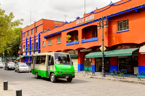 Coyoacan, Meksika - 28 Ekim 2016: Coyoacan Mimarisi, Meksika. Adı Nahuatl, Aztek langage geliyor ve büyük olasılıkla çakalların yer anlamına gelir,  