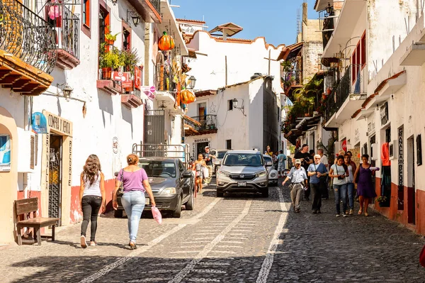 Taxco, Meksika - 28 Ekim 2016: Taxco Mimarisi, Meksika. Kasaba Gümüş ürünleri ile bilinir