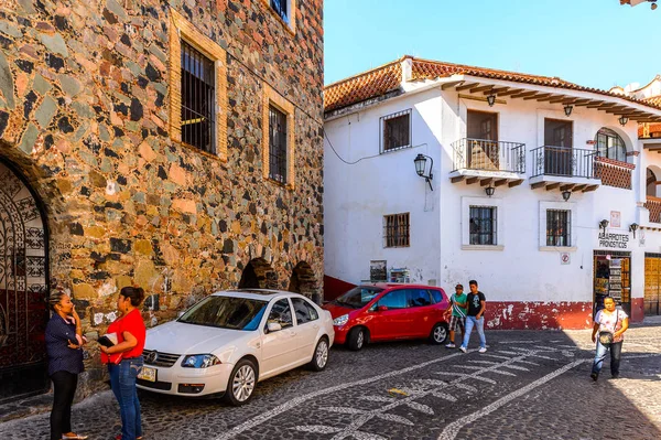 Taxco, Meksika - 28 Ekim 2016: Taxco Mimarisi, Meksika. Kasaba Gümüş ürünleri ile bilinir