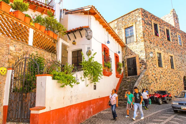 Taxco, Meksika - 28 Ekim 2016: Taxco Mimarisi, Meksika. Kasaba Gümüş ürünleri ile bilinir