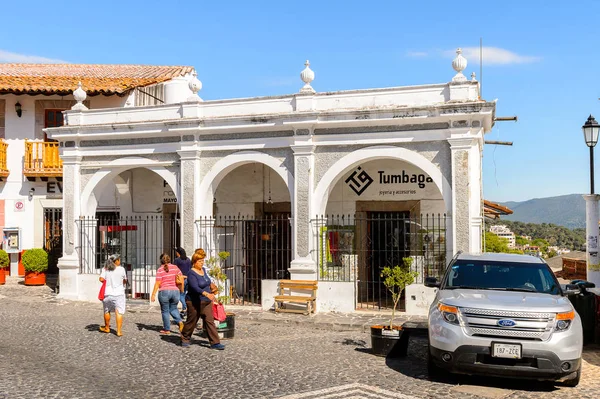 Taxco, Meksika - 28 Ekim 2016: Taxco, Meksika'nın güzel mimarisi. Kasaba Gümüş ürünleri ile bilinir