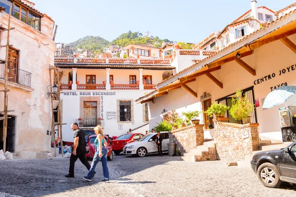 Taxco, Meksika - 28 Ekim 2016: Taxco Mimarisi, Meksika. Kasaba Gümüş ürünleri ile bilinir