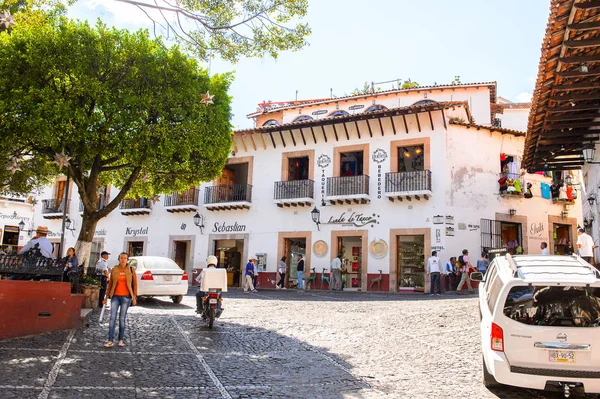 Taxco, Meksika - 28 Ekim 2016: Taxco Mimarisi, Meksika. Kasaba Gümüş ürünleri ile bilinir