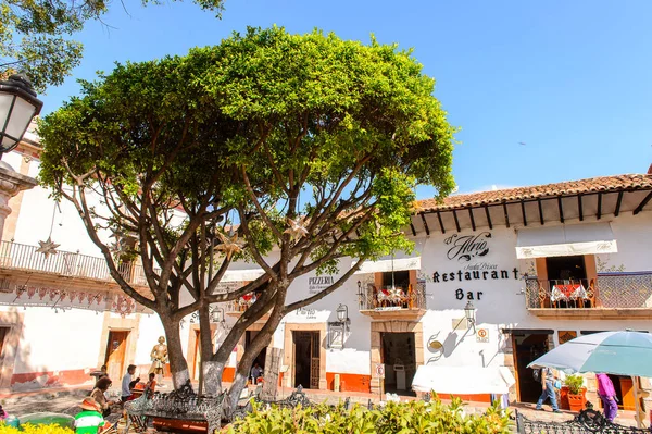 Taxco, Meksika - 28 Ekim 2016: Taxco Mimarisi, Meksika. Kasaba Gümüş ürünleri ile bilinir