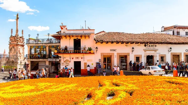 Taxco, Meksika - 28 Ekim 2016: Taxco, Meksika'daki Ana meydan (Zocalo). Kasaba Gümüş ürünleri ile bilinir