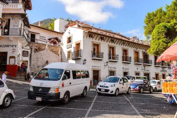 Taxco, Meksika - 28 Ekim 2016: Taxco, Meksika'daki Ana meydan (Zocalo). Kasaba Gümüş ürünleri ile bilinir