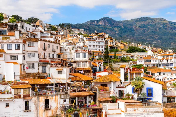 Taxco, Meksika - 28 Ekim 2016: Taxco Panoraması, Meksika. Kasaba Gümüş ürünleri ile bilinir