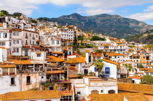 Taxco, Meksika - 28 Ekim 2016: Taxco Panoraması, Meksika. Kasaba Gümüş ürünleri ile bilinir
