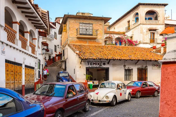 Taxco, Meksika - 28 Ekim 2016: Taxco Mimarisi, Meksika. Kasaba Gümüş ürünleri ile bilinir