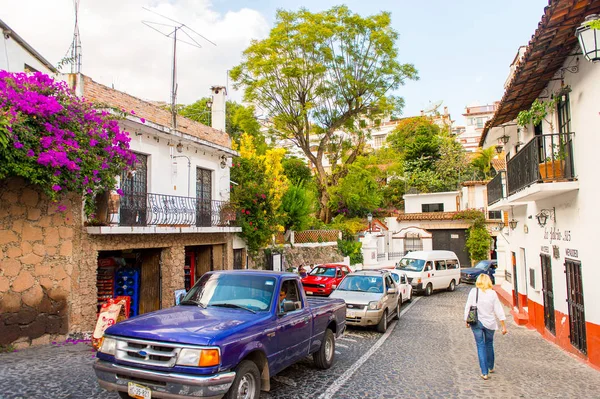Taxco, Meksika - Eki 28, 2016: Taxco sokak güzel görünümü , Meksika. Kasaba Gümüş ürünleri ile bilinir