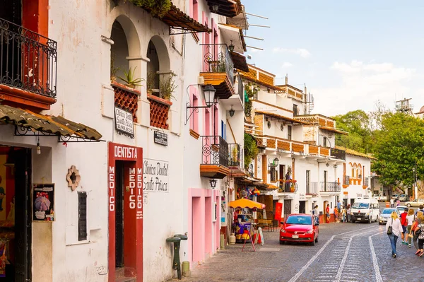 Taxco, Meksika - 28 Ekim 2016: Taxco Mimarisi, Meksika. Kasaba Gümüş ürünleri ile bilinir